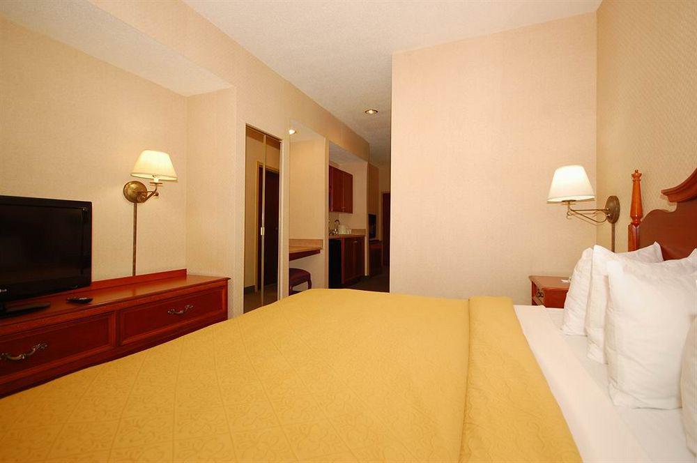 Quality Suites Pineville - Charlotte מראה חיצוני תמונה